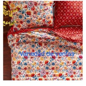 The Pioneer Woman Fluttering Fancies Polyester Velvet Quilt, Full/Queen